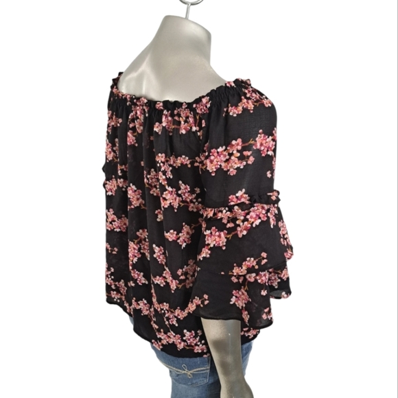 🪻BOGO🪻 Floral Off or On Shoulder Prairie Blouse w/ Tiered Ruffled‎ Sleeves - Picture 8 of 12